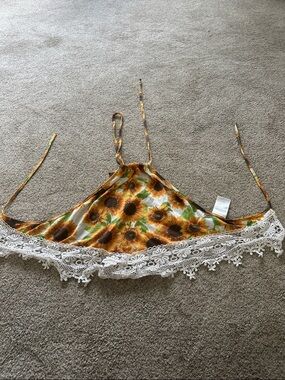 TELA  Sunflower Print Cropped Halter Top with White Lace size S/P